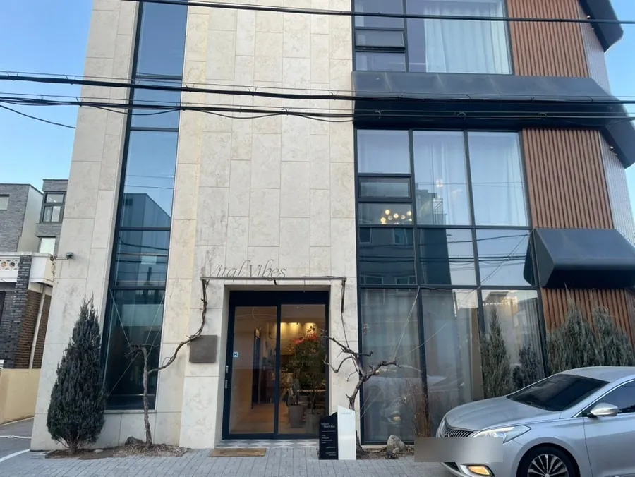 테라스에서 바라본 논현동 스몰웨딩홀 공간